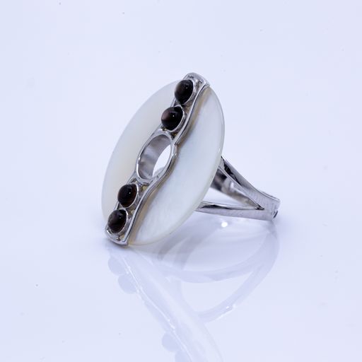 925 Sterling Sterling Silver Ring with Round Design