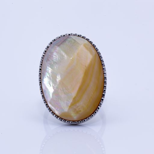 925 Sterling Silver Ring with Oval Mother of Pearl Stone